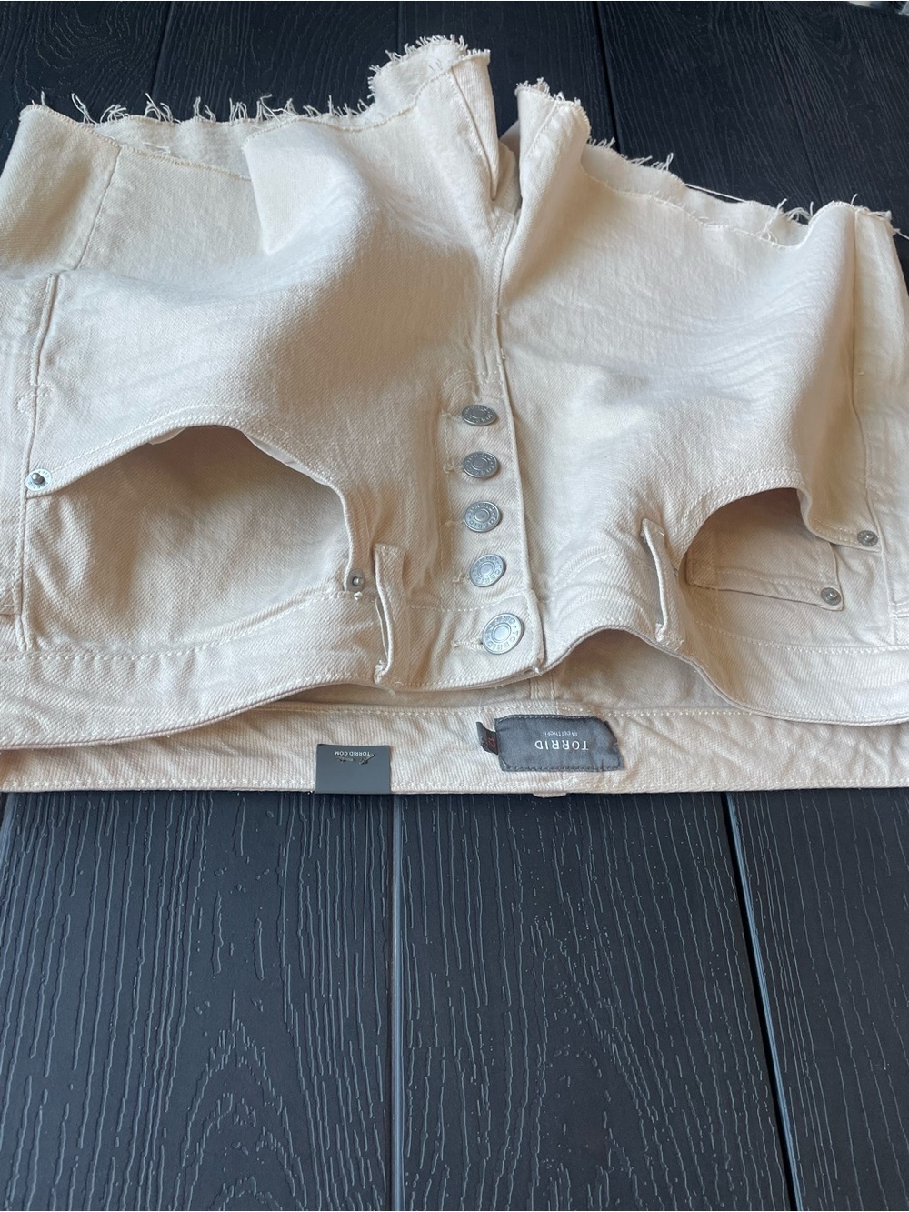 NEW Torrid 3.5” Classic Denim High-Rise Shorts Size 12 Ivory Button Fly Raw Hem - Picture 11 of 12